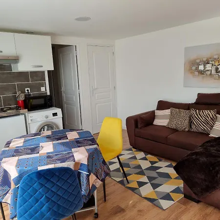 En Fond De Jardin Avec Piscine Et Jacuzzi * Cormontreuil