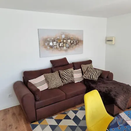 En Fond De Jardin Avec Piscine Et Jacuzzi דירה Cormontreuil