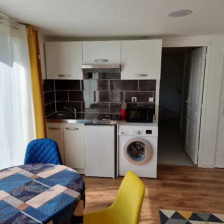 En Fond De Jardin Avec Piscine Et Jacuzzi