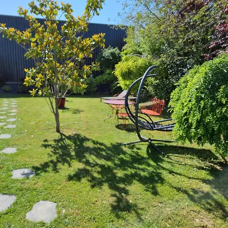 En Fond De Jardin Avec Piscine Et Jacuzzi * Cormontreuil